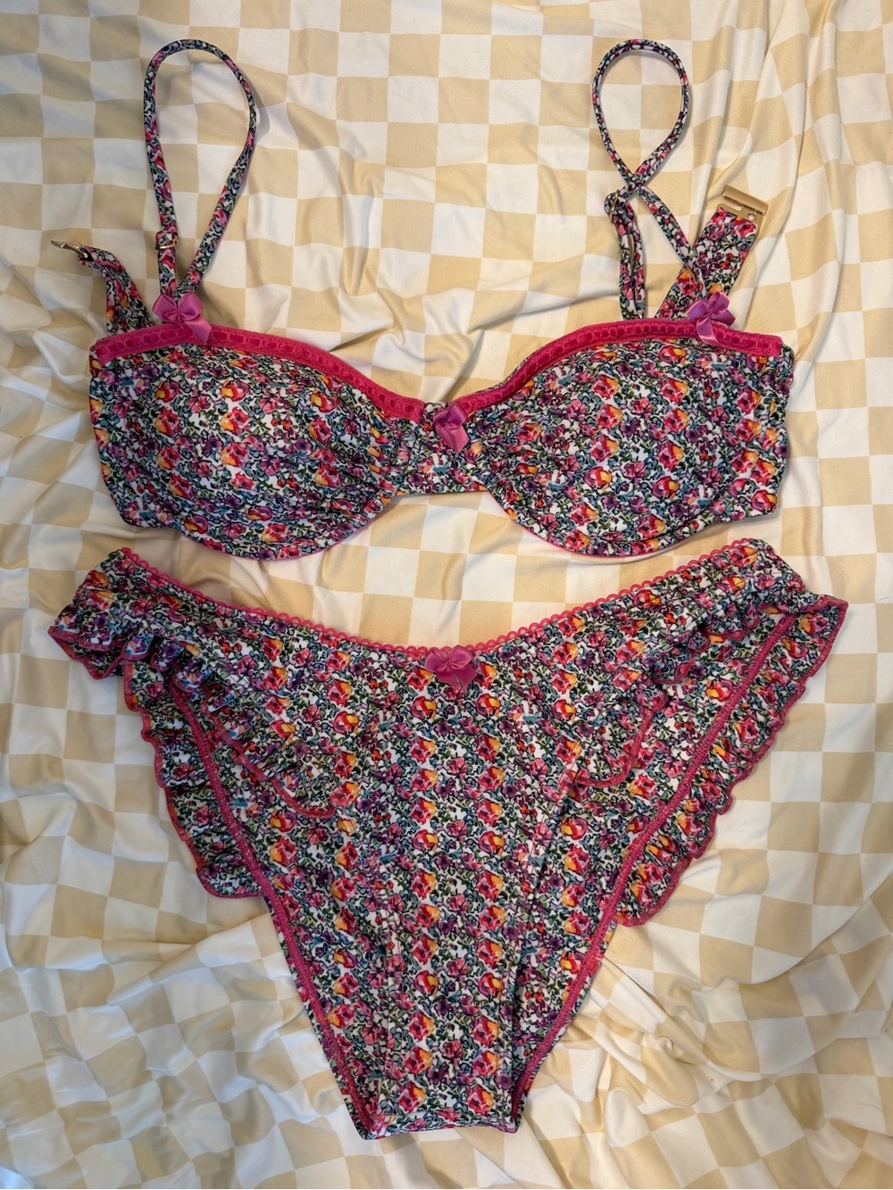 Strawberry Milk Mob Saint Tropez Bikini SET Size L NWOT